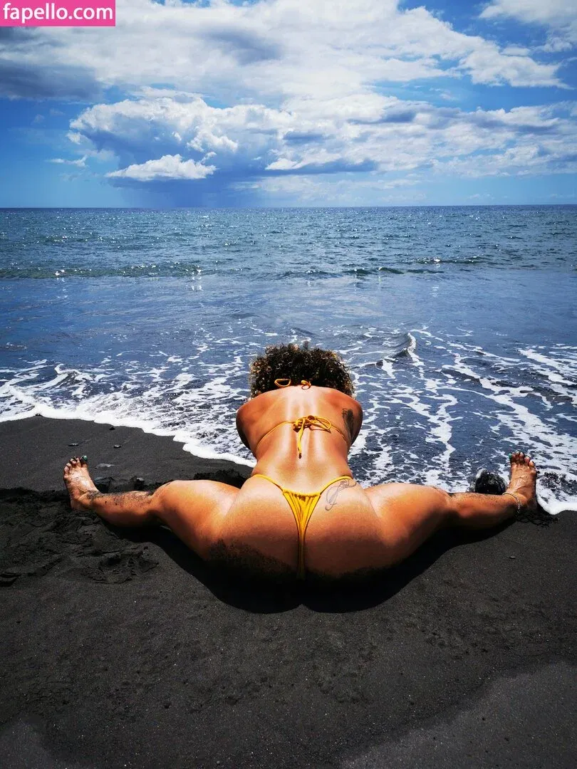 Soft Peach Yoga Onlyfans Photo Gallery 