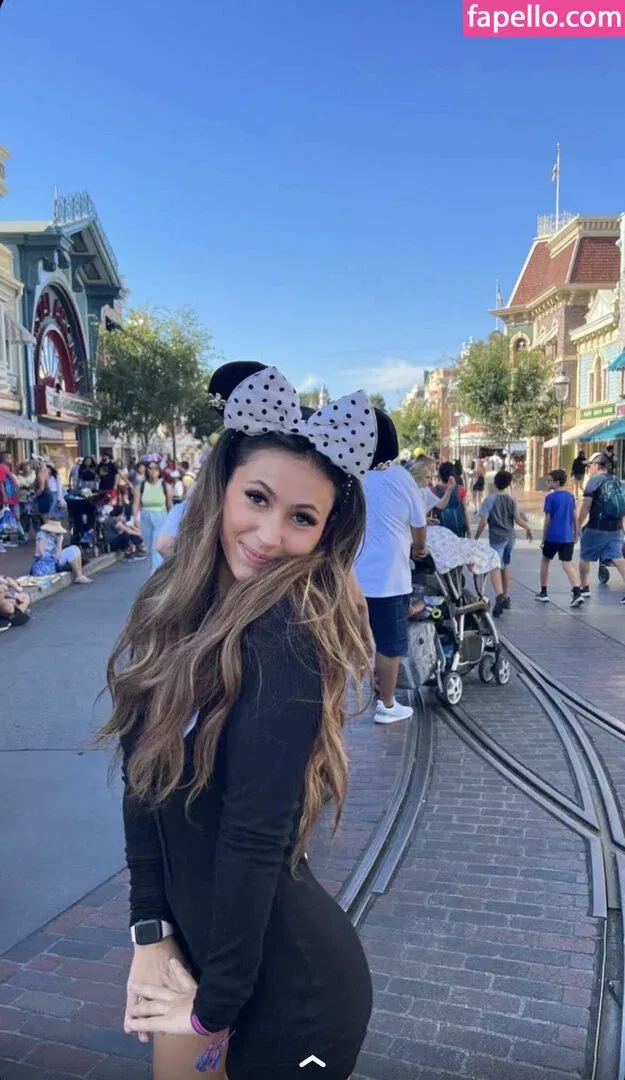 Zoe Ferguson Onlyfans Photo Gallery 