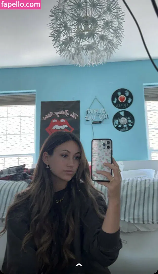 Zoe Ferguson Onlyfans Photo Gallery 