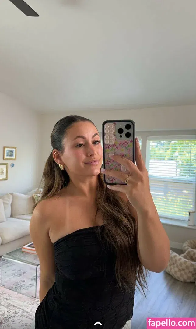 Zoe Ferguson Onlyfans Photo Gallery 