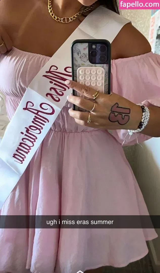 Zoe Ferguson Onlyfans Photo Gallery 