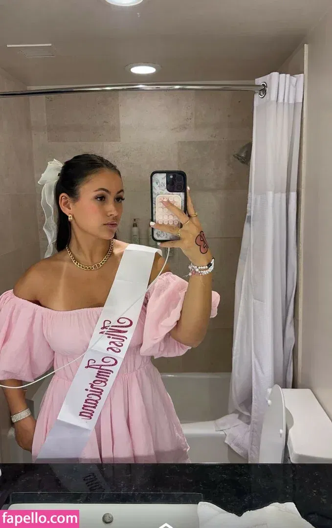 Zoe Ferguson Onlyfans Photo Gallery 