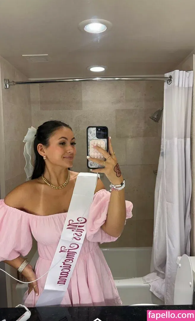 Zoe Ferguson Onlyfans Photo Gallery 