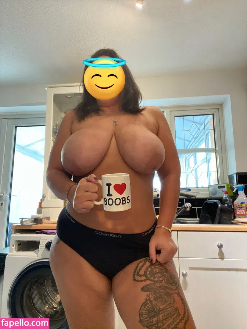 Kcupsbrunette Onlyfans Photo Gallery 