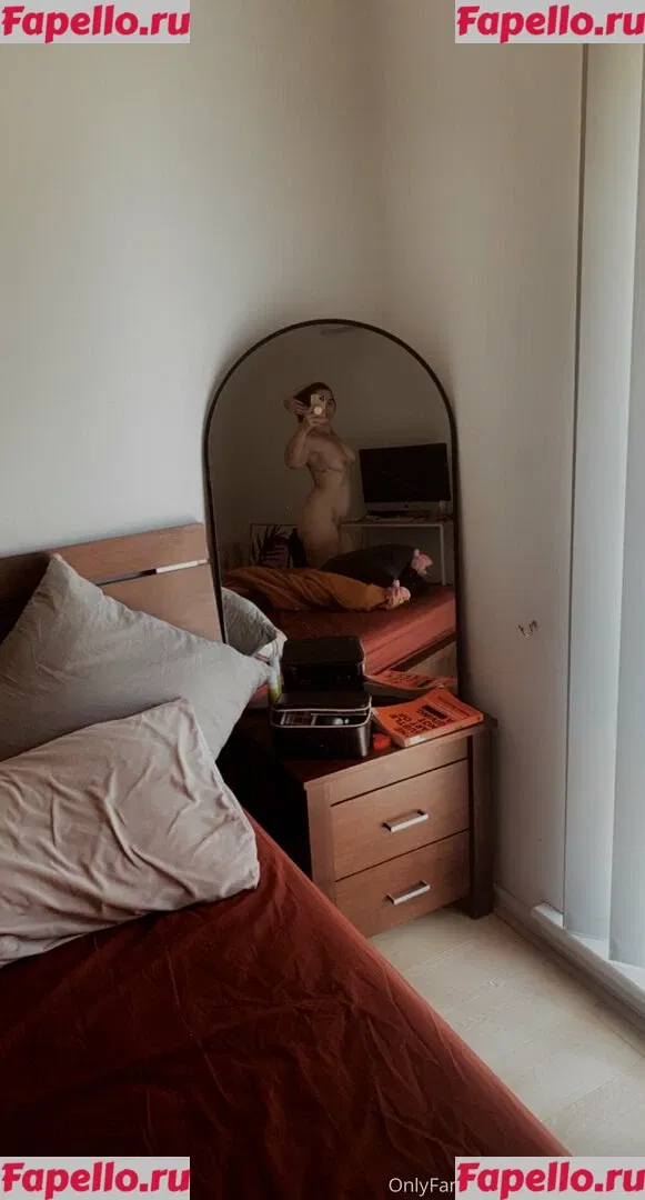 itslucybanks Onlyfans Photo Gallery 