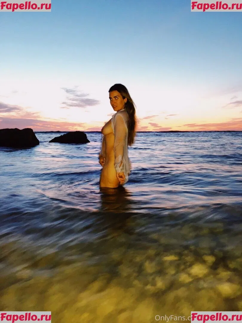 itslucybanks Onlyfans Photo Gallery 