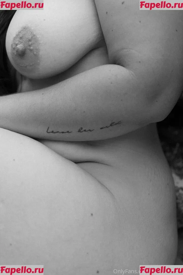 itslucybanks Onlyfans Photo Gallery 