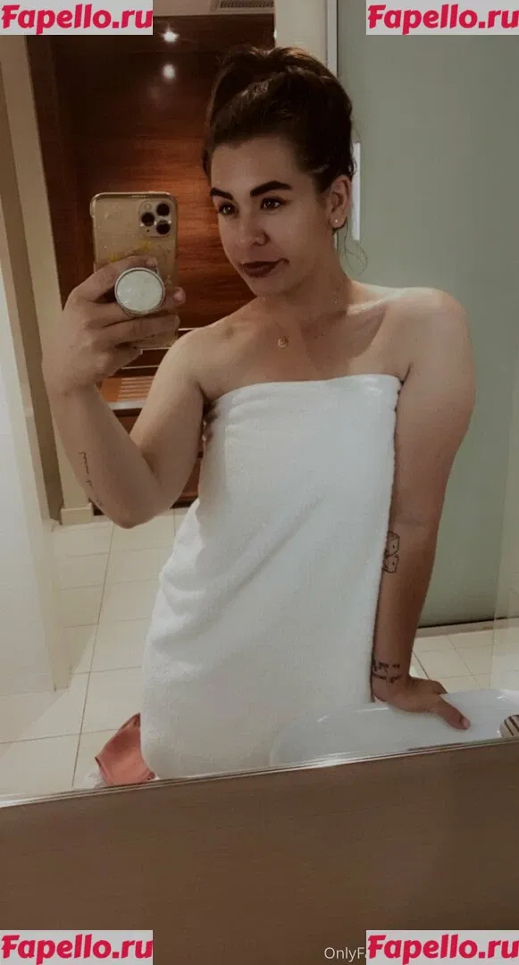 itslucybanks Onlyfans Photo Gallery 