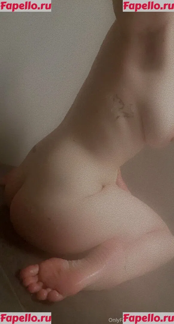 itslucybanks Onlyfans Photo Gallery 