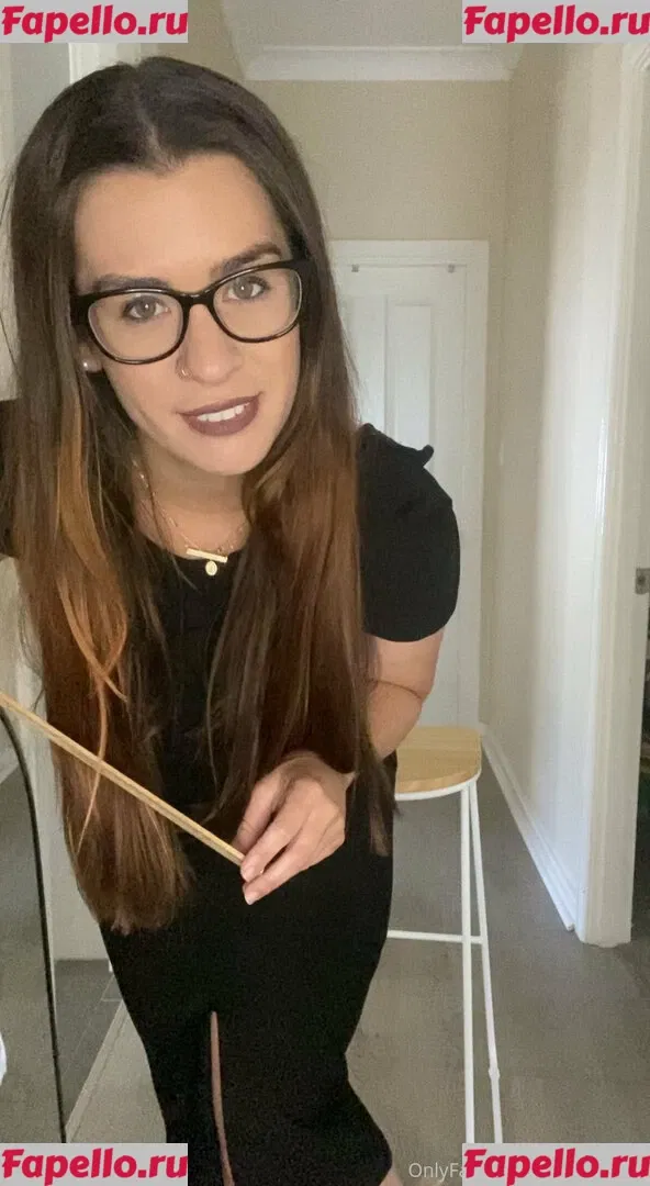 itslucybanks Onlyfans Photo Gallery 