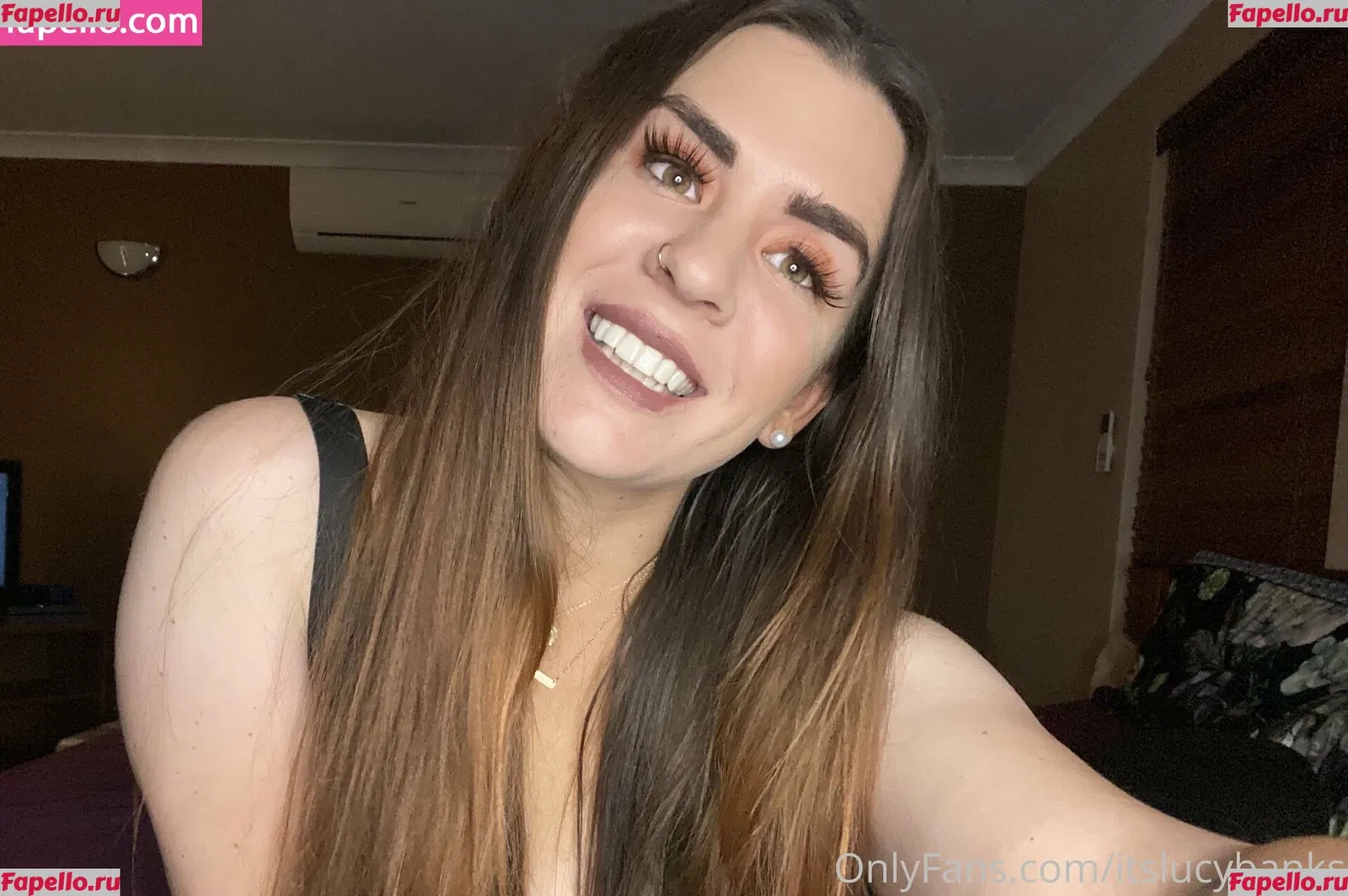 itslucybanks Onlyfans Photo Gallery 