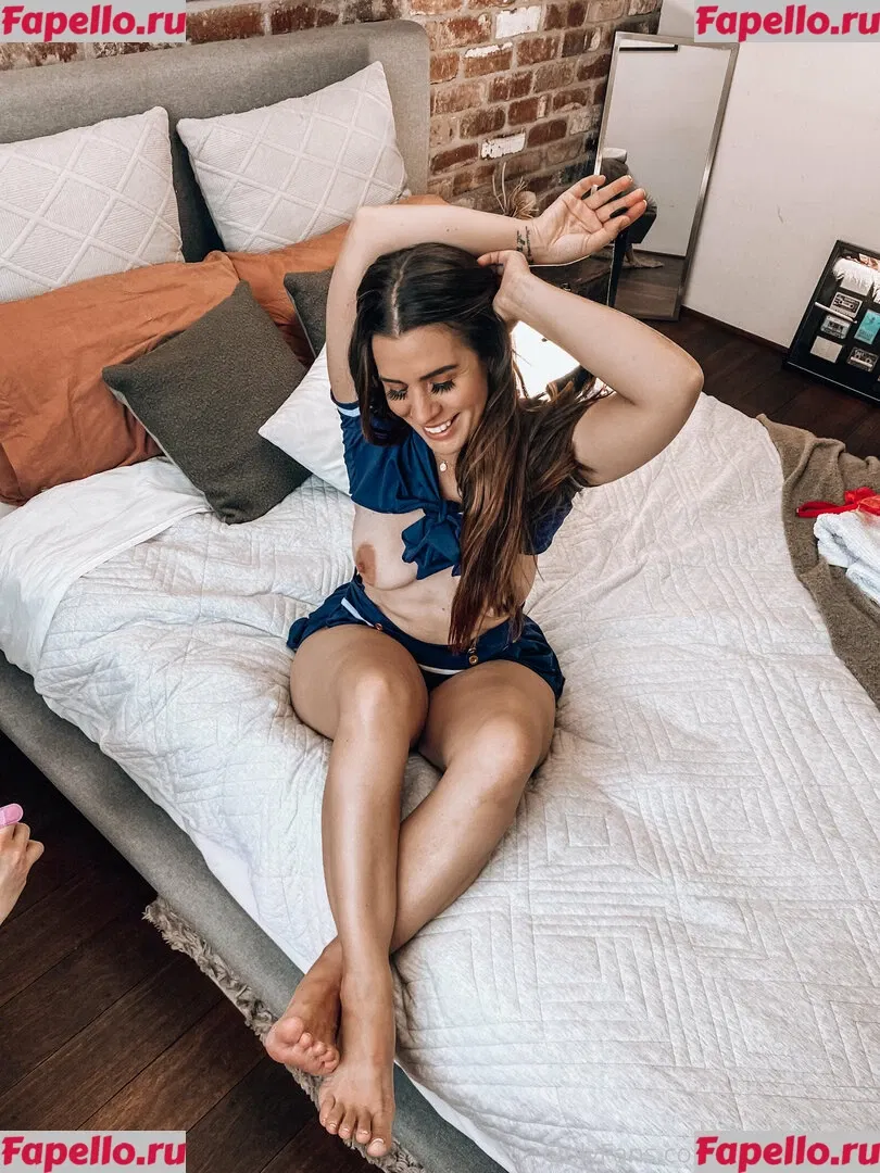 itslucybanks Onlyfans Photo Gallery 