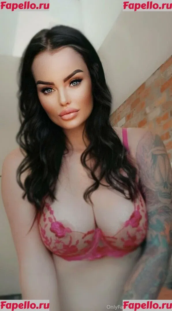 itslucybanks Onlyfans Photo Gallery 