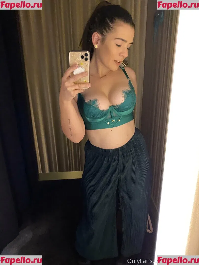 itslucybanks Onlyfans Photo Gallery 