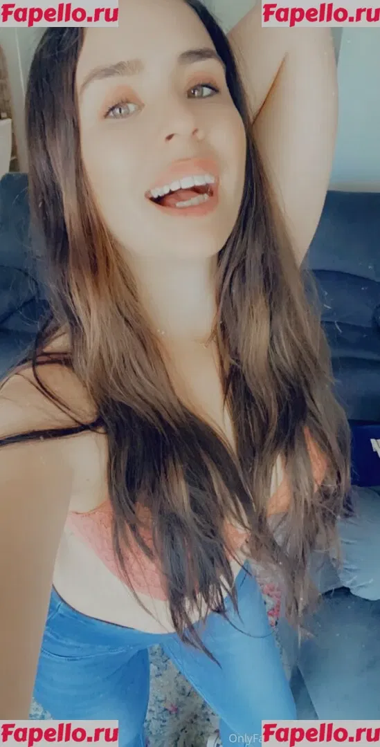 itslucybanks Onlyfans Photo Gallery 