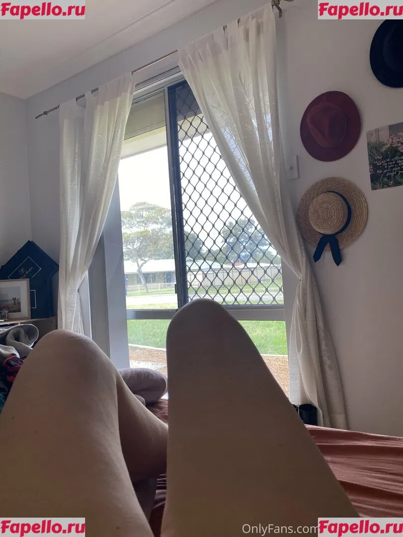 itslucybanks Onlyfans Photo Gallery 