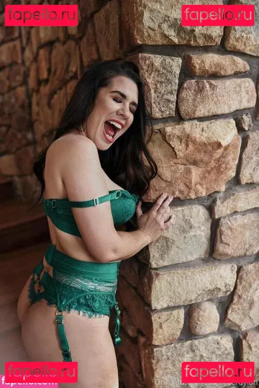 itslucybanks Onlyfans Photo Gallery 