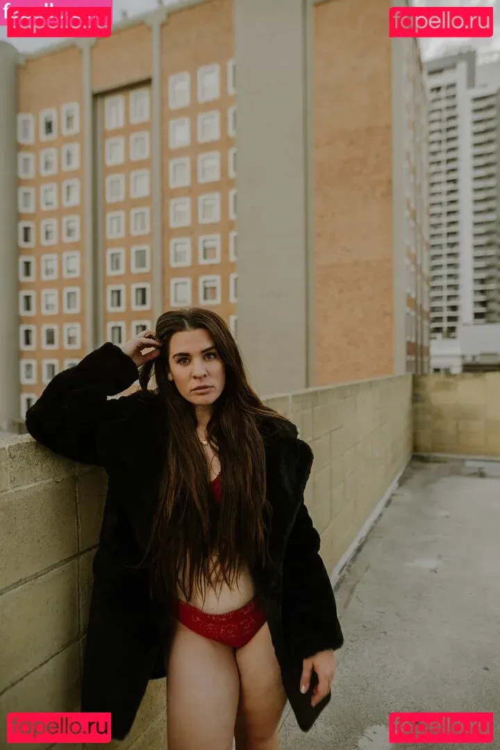 itslucybanks Onlyfans Photo Gallery 