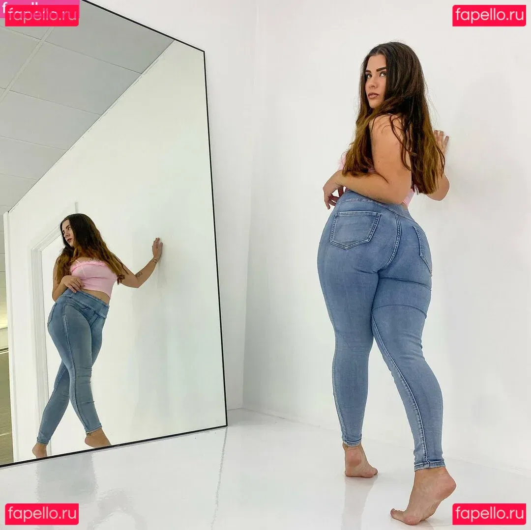 itslucybanks Onlyfans Photo Gallery 