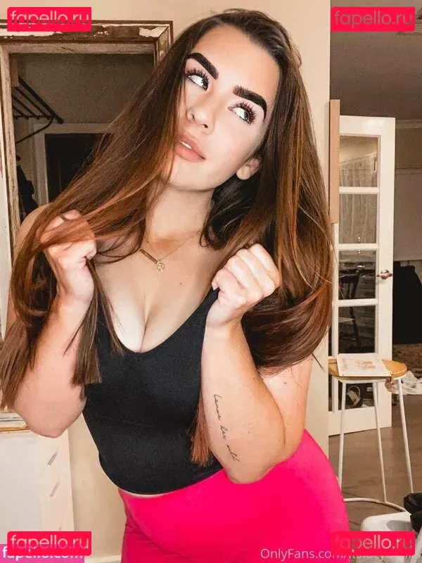 itslucybanks Onlyfans Photo Gallery 