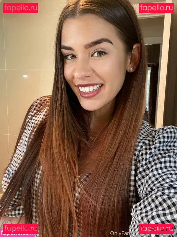 itslucybanks Onlyfans Photo Gallery 