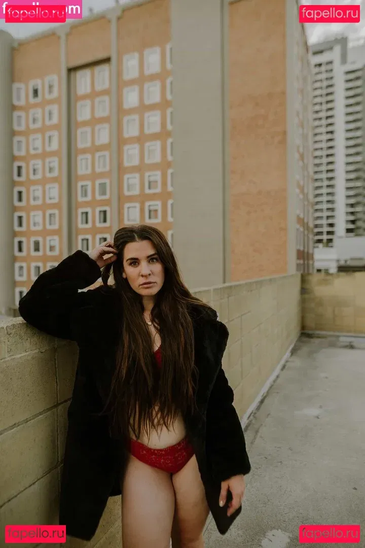 itslucybanks Onlyfans Photo Gallery 