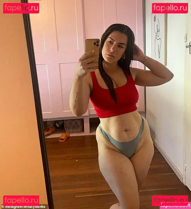 itslucybanks Onlyfans Photo Gallery 