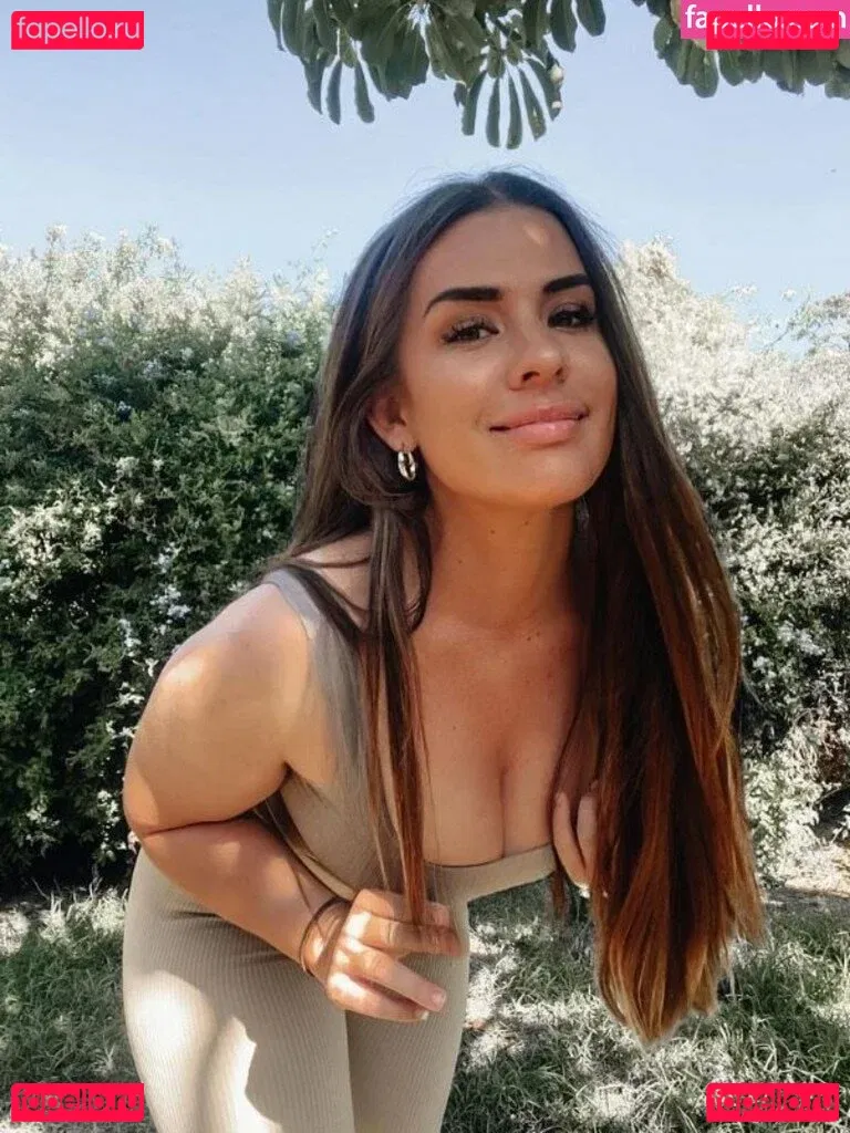 itslucybanks Onlyfans Photo Gallery 