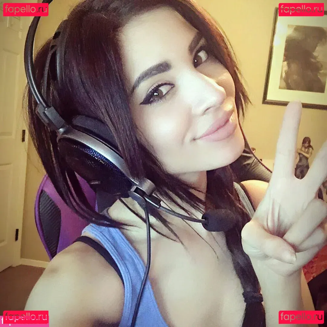 MelonieMac Onlyfans Photo Gallery 