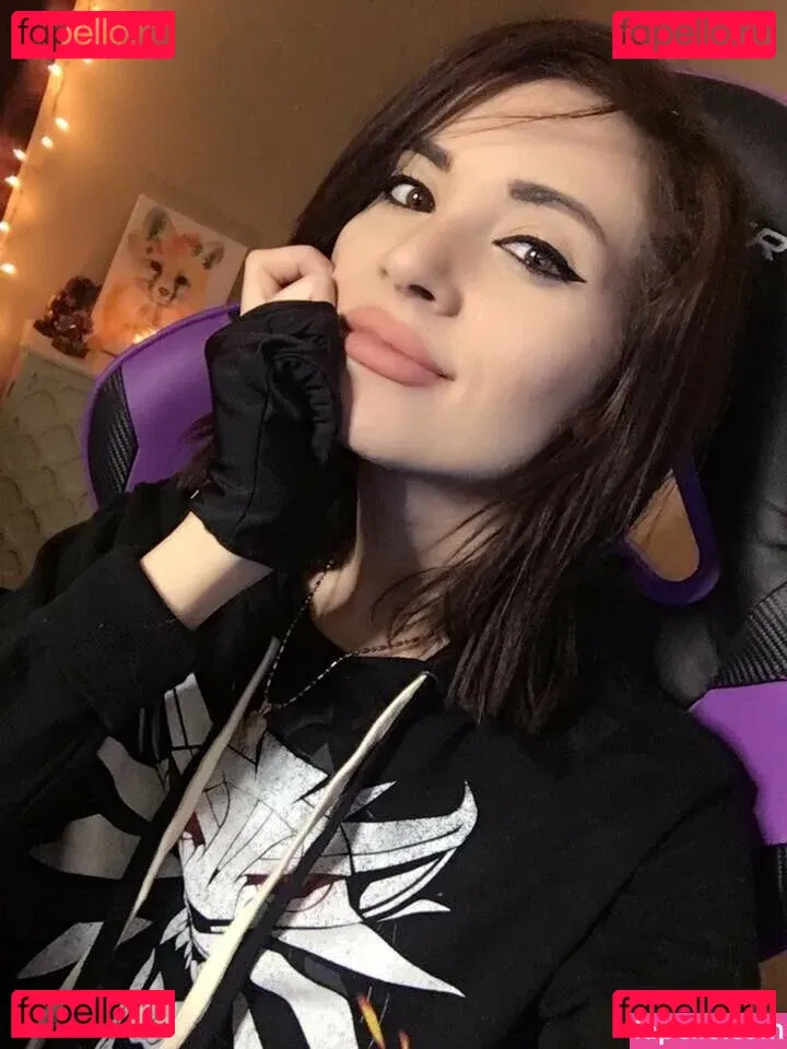 MelonieMac Onlyfans Photo Gallery 