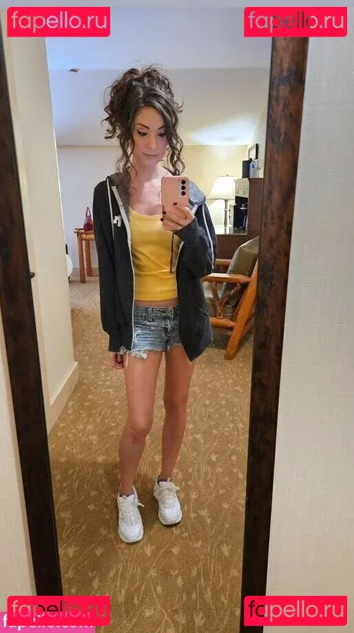 MelonieMac Onlyfans Photo Gallery 