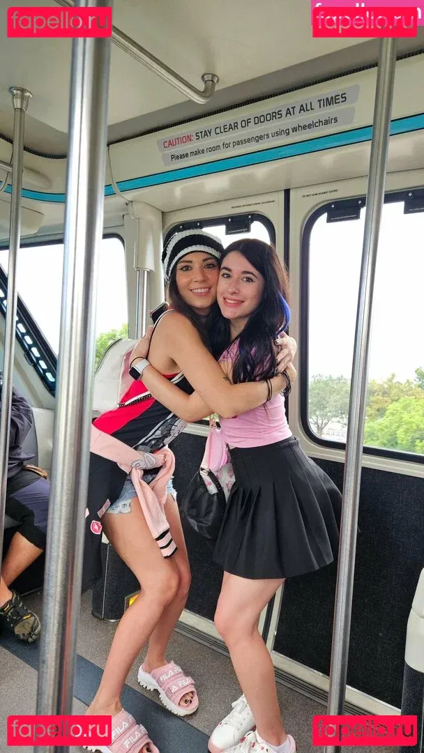 MelonieMac Onlyfans Photo Gallery 