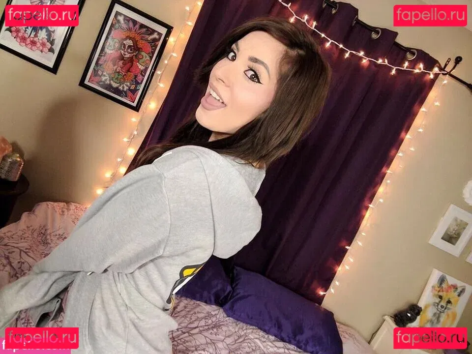 MelonieMac Onlyfans Photo Gallery 