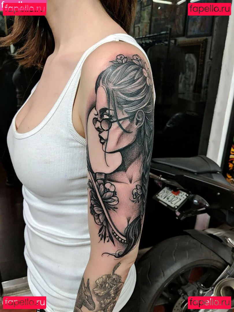 MelonieMac Onlyfans Photo Gallery 