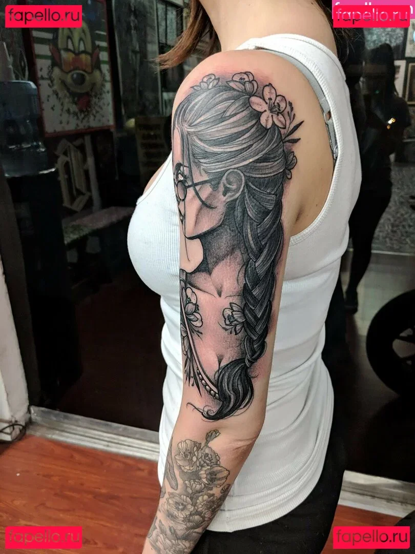 MelonieMac Onlyfans Photo Gallery 