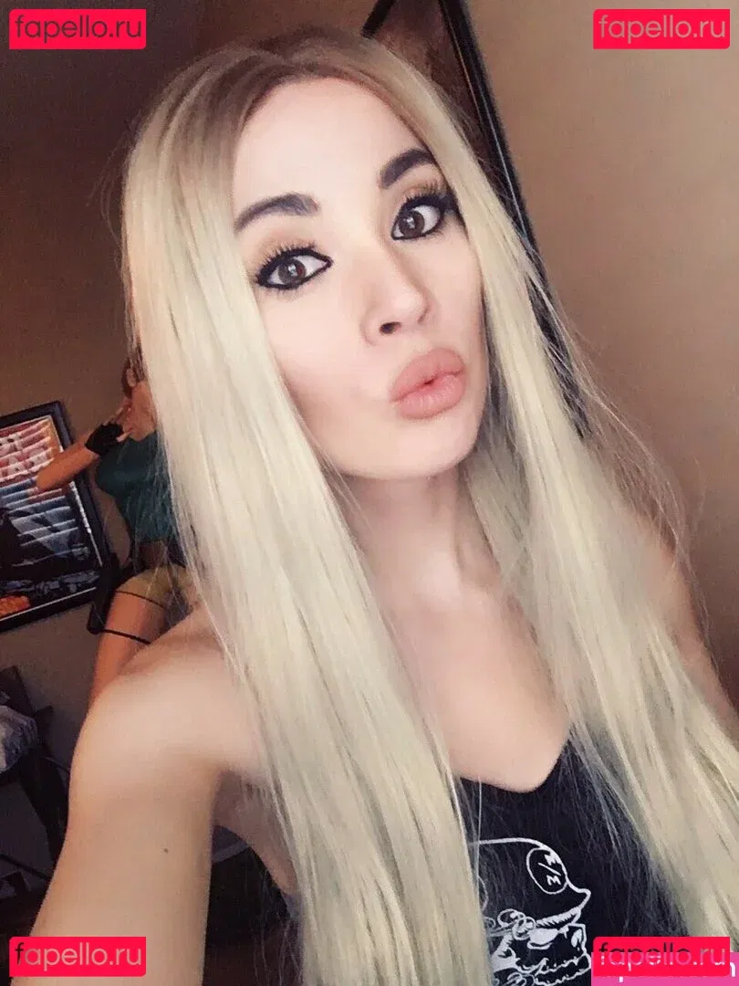 MelonieMac Onlyfans Photo Gallery 