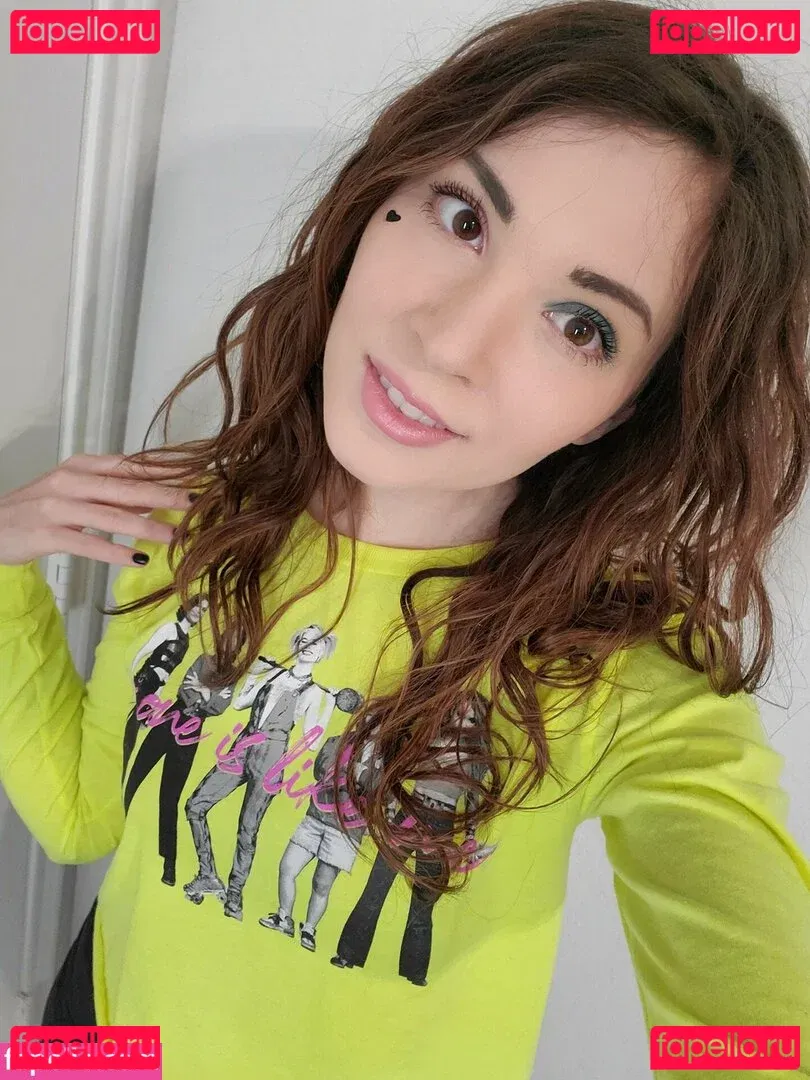 MelonieMac Onlyfans Photo Gallery 