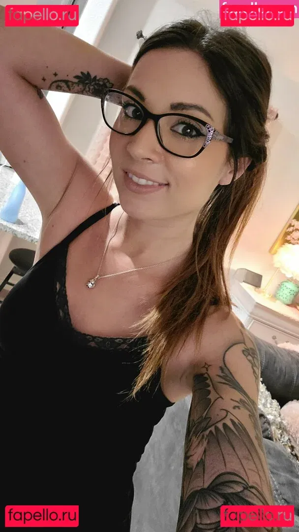 MelonieMac Onlyfans Photo Gallery 