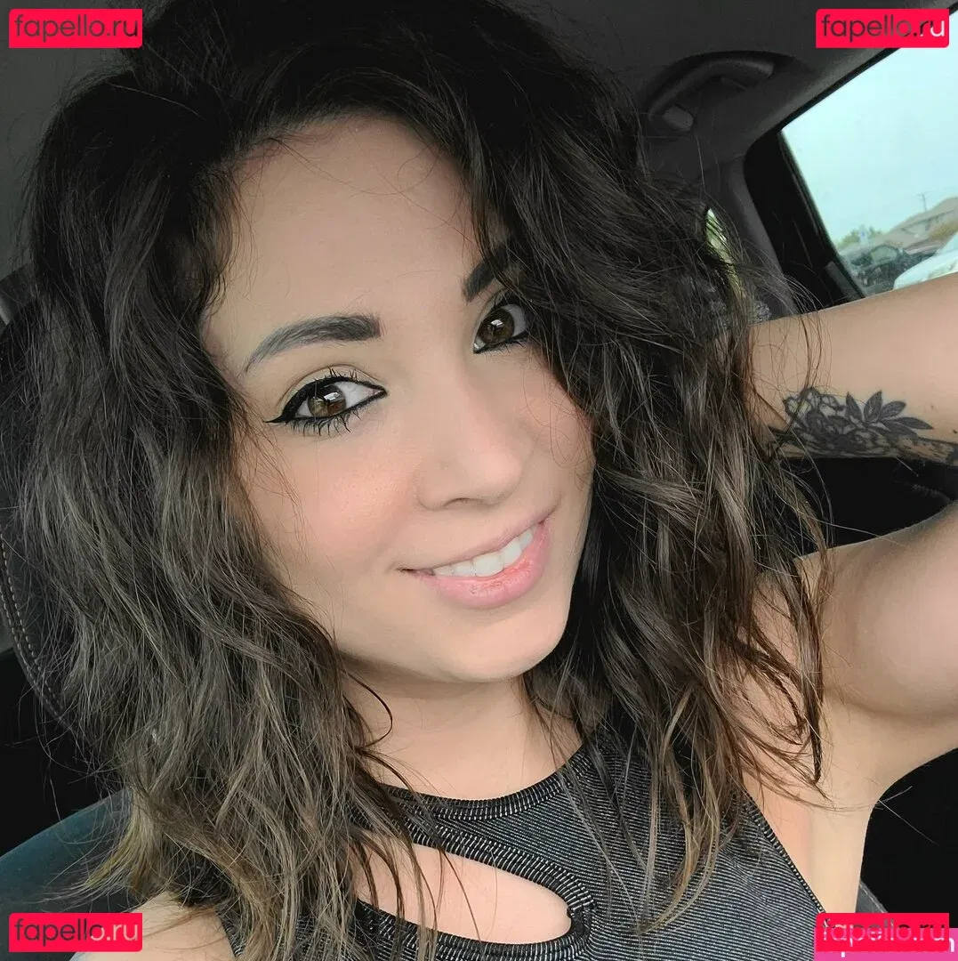 MelonieMac Onlyfans Photo Gallery 