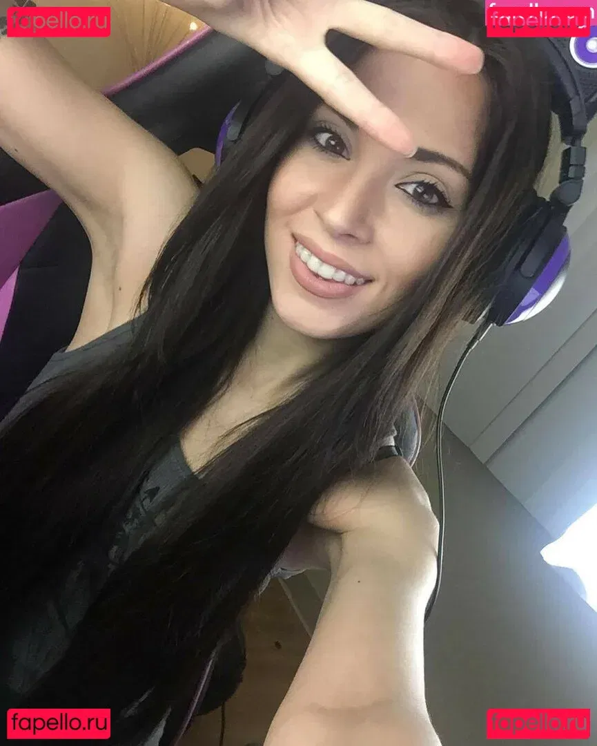 MelonieMac Onlyfans Photo Gallery 