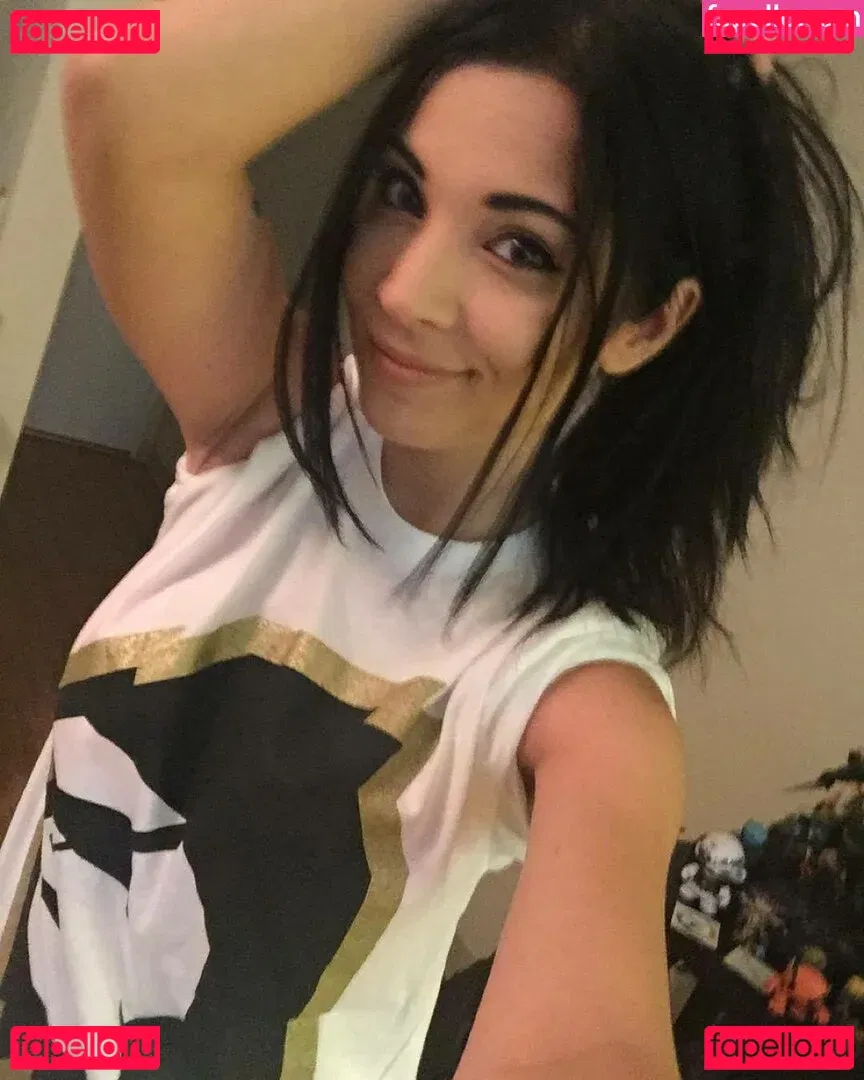 MelonieMac Onlyfans Photo Gallery 