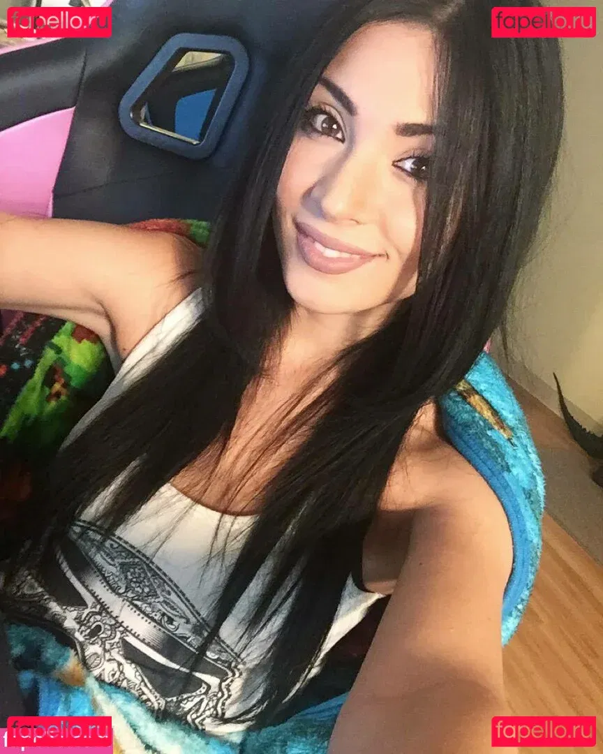 MelonieMac Onlyfans Photo Gallery 