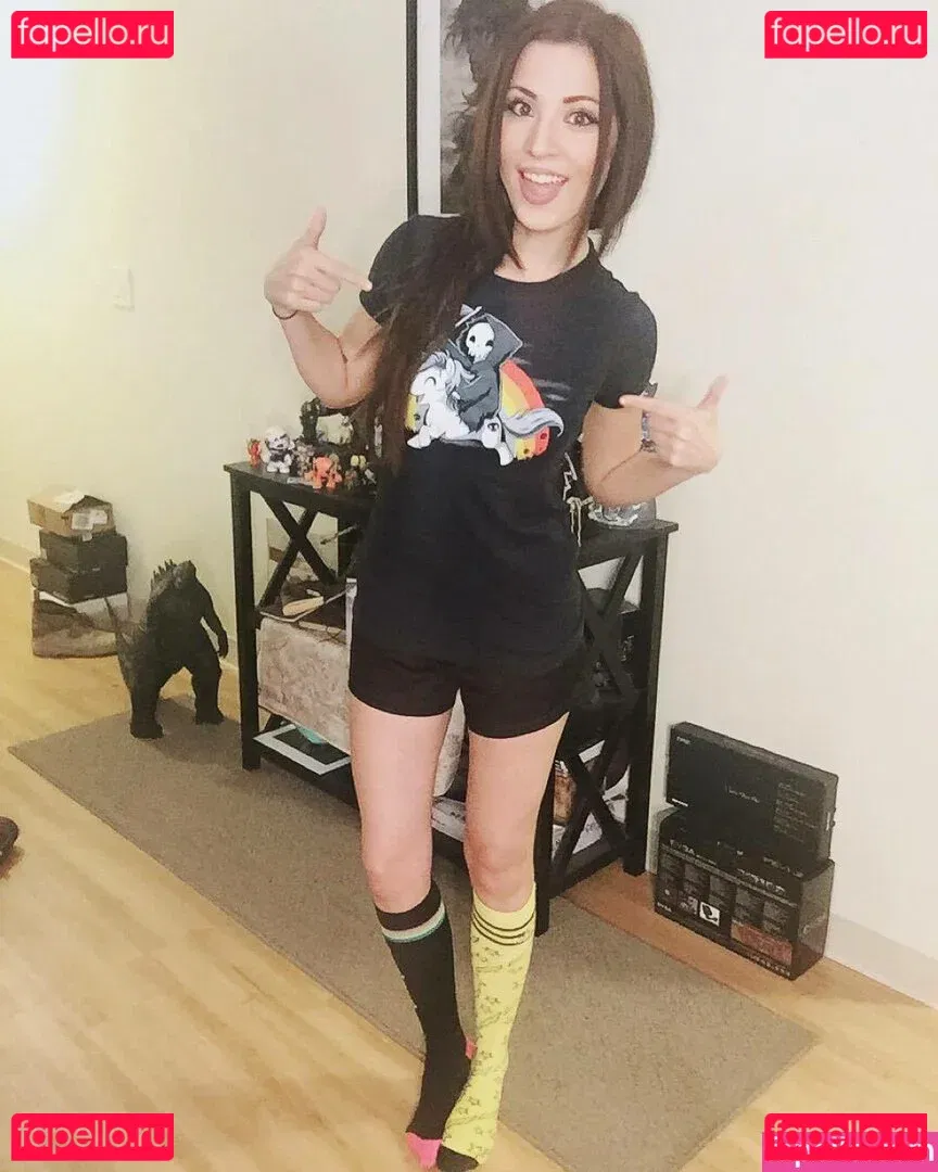 MelonieMac Onlyfans Photo Gallery 