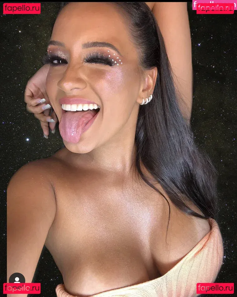 Diana M. Alcaraz Onlyfans Photo Gallery 