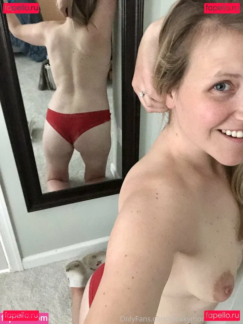 freakymomalldaylong Onlyfans Photo Gallery 