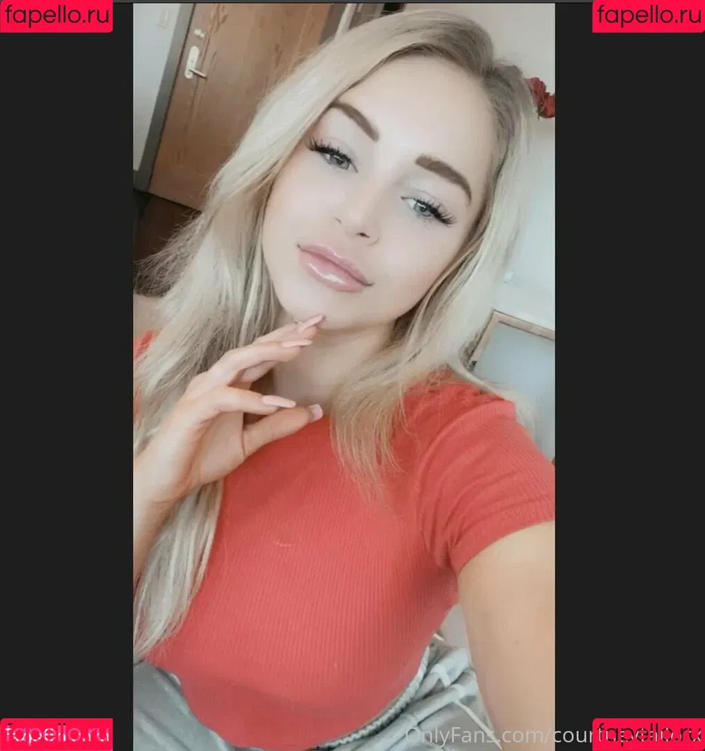 Courtney Taylor Onlyfans Photo Gallery 
