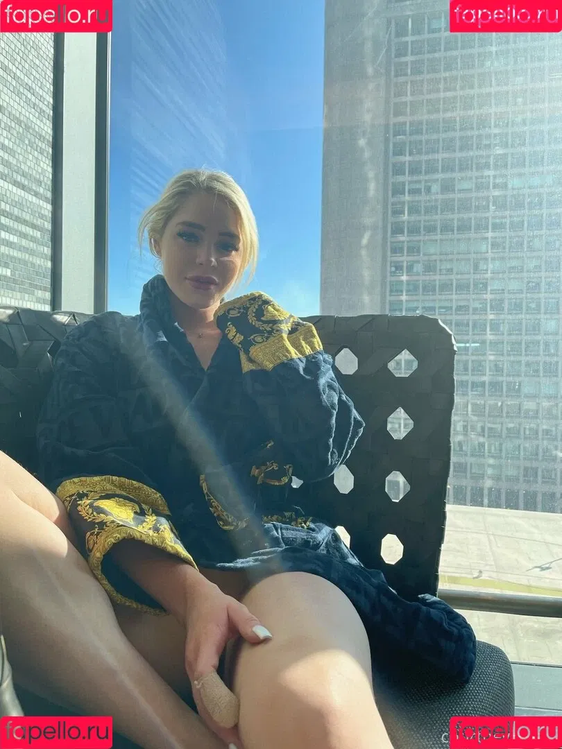 Courtney Taylor Onlyfans Photo Gallery 