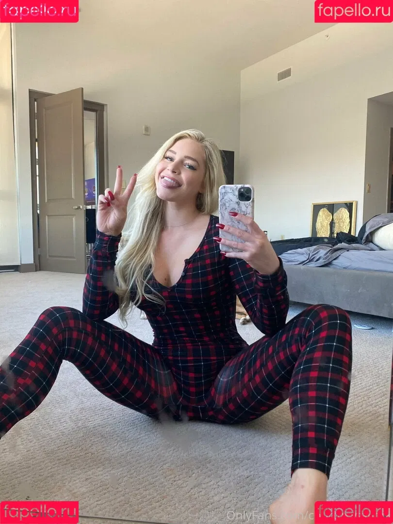 Courtney Taylor Onlyfans Photo Gallery 