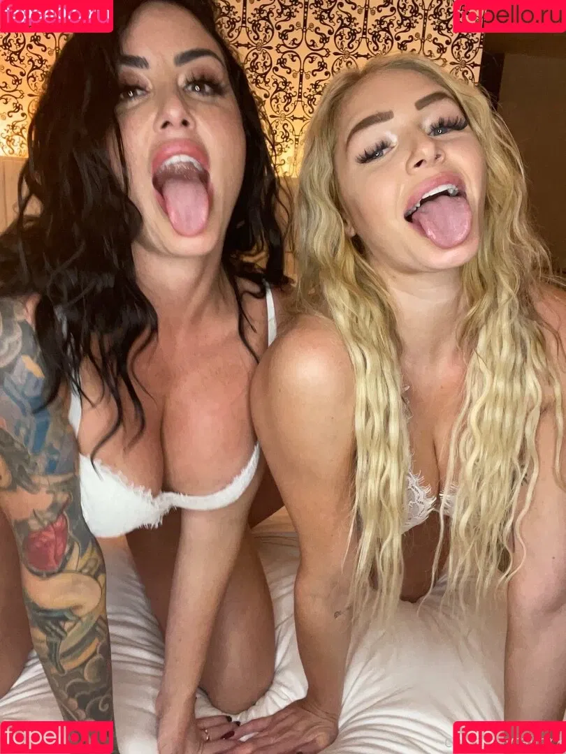 Courtney Taylor Onlyfans Photo Gallery 