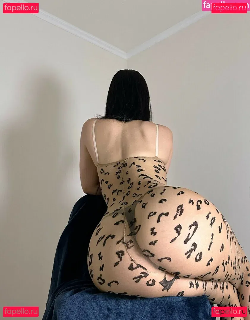 YuYu Onlyfans Photo Gallery 